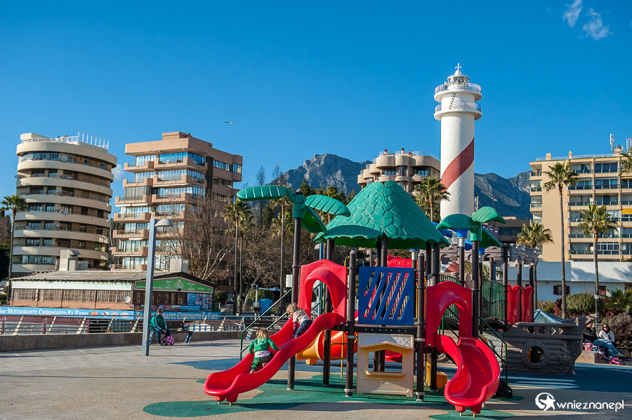 Andaluzja. Plac zabaw przy marinie w Marbelli. - foto: wnieznane.pl