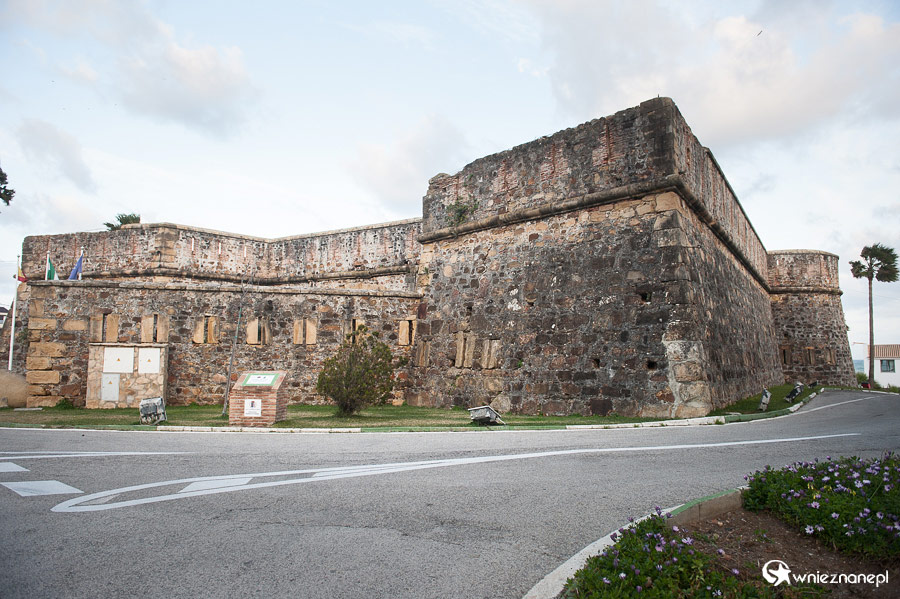 Andaluzja. Forteca w Puerto de la Duquesa. - foto: wnieznane.pl