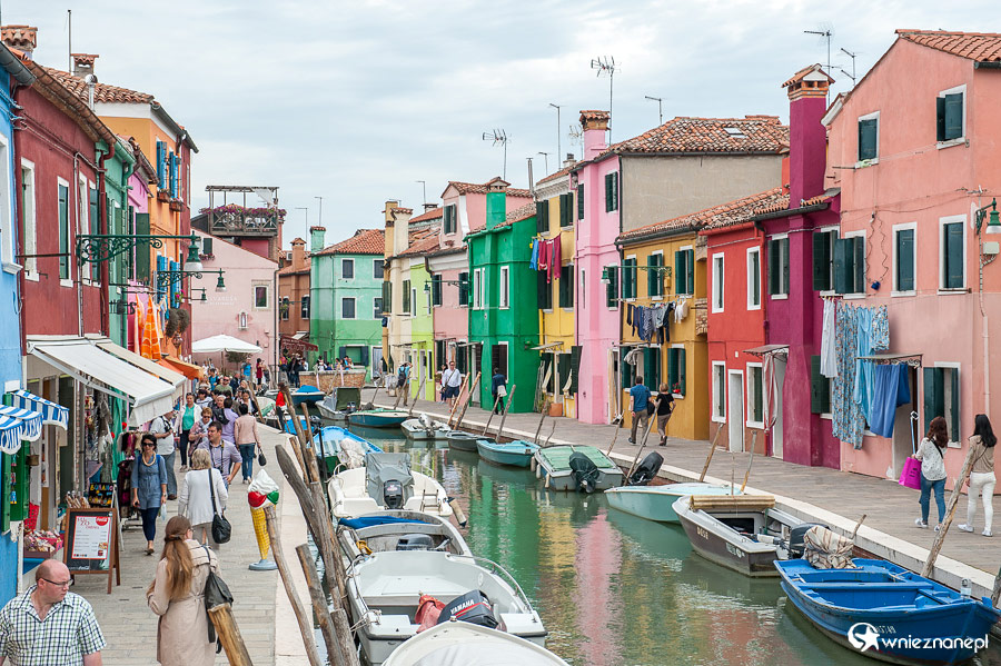 Wenecja. Kolorowe domy na wysepce Burano. - foto: wnieznane.pl