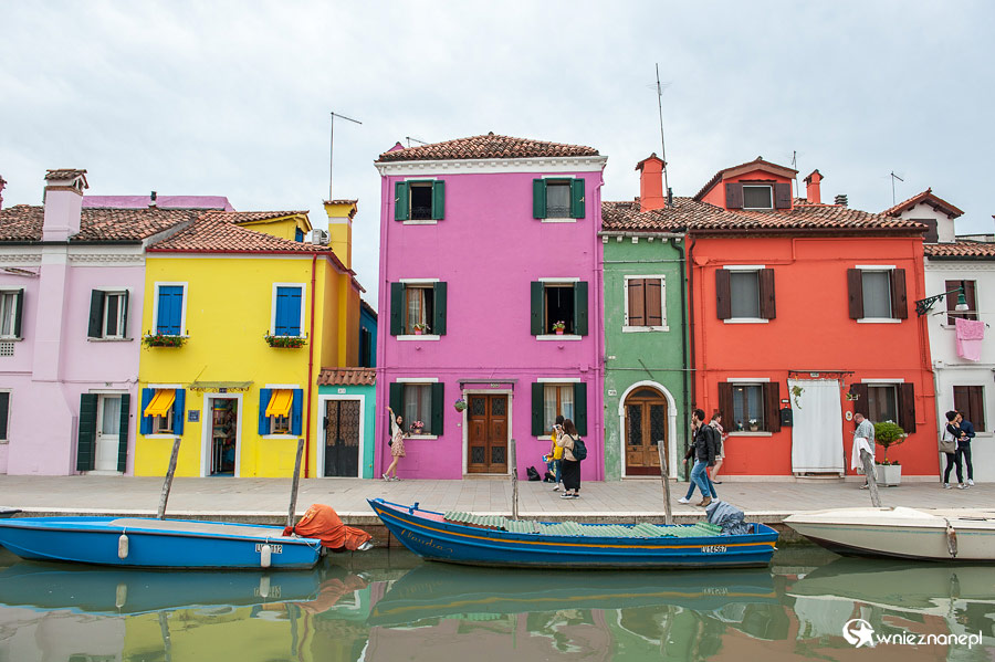 Wenecja. Kolorowe domy na wysepce Burano. - foto: wnieznane.pl