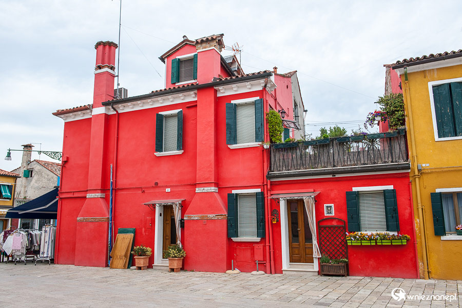 Wenecja. Kolorowe domy na wysepce Burano. - foto: wnieznane.pl