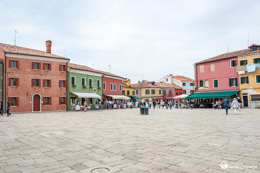 Wenecja. Kolorowe domy na wysepce Burano. - foto: wnieznane.pl