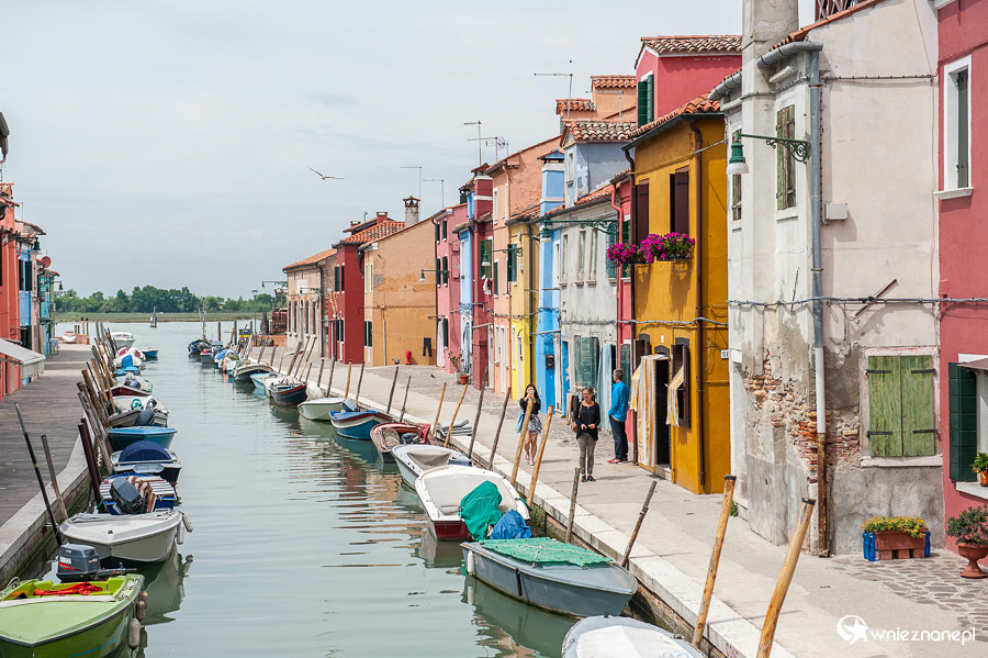 Wenecja. Kolorowe domy na wysepce Burano. - foto: wnieznane.pl