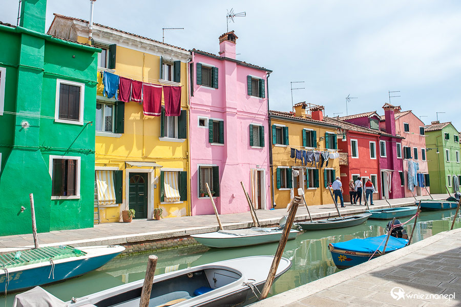 Wenecja. Kolorowe domy na wysepce Burano. - foto: wnieznane.pl