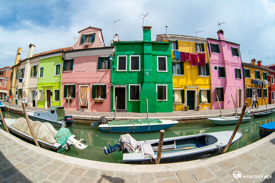 Wenecja. Kolorowe domy na wysepce Burano. - foto: wnieznane.pl