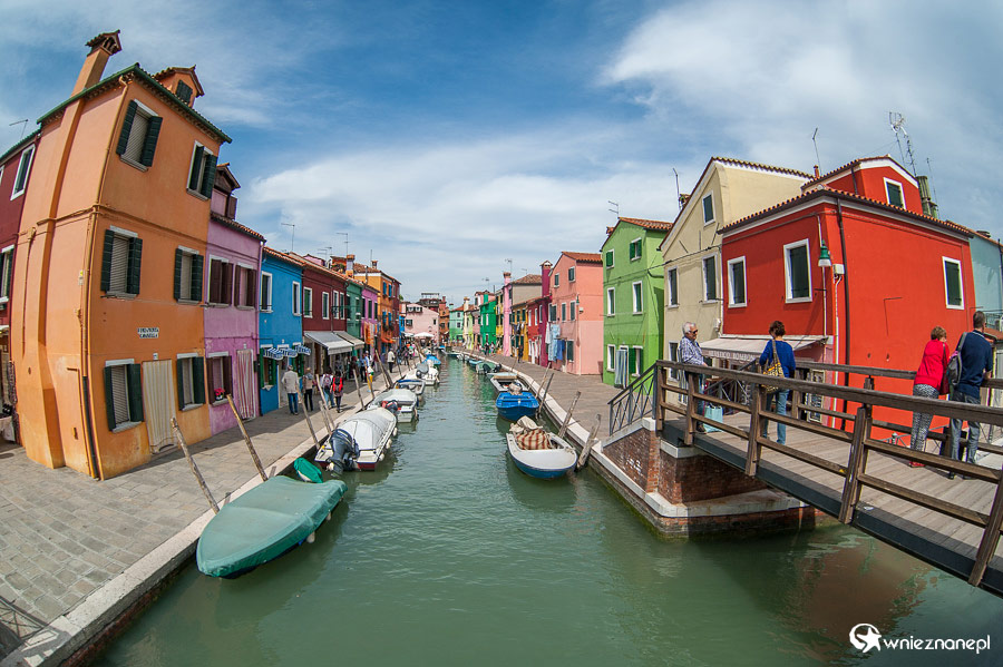 Wenecja. Kolorowe domy na wysepce Burano. - foto: wnieznane.pl