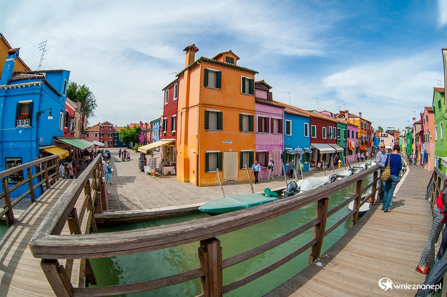 Wenecja. Kolorowe domy na wysepce Burano. - foto: wnieznane.pl