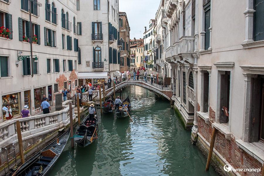 Wenecja. Jeden z kanałów niedaleko Piazza San Marco. - foto: wnieznane.pl