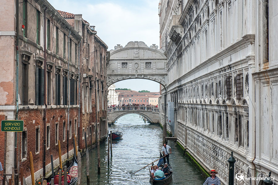 Wenecja. Słynny wenecki most Ponte dei Sospiri. - foto: wnieznane.pl