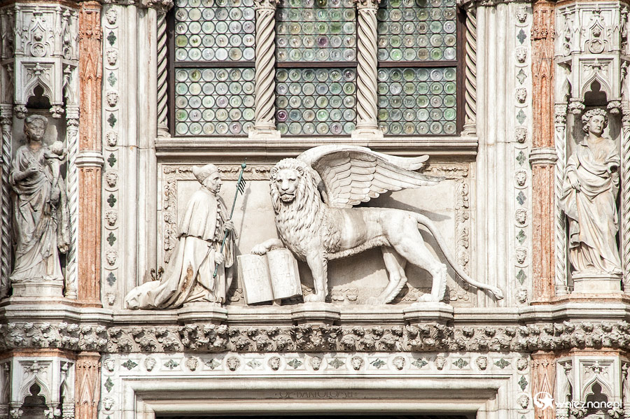 Wenecja. Wenecki lew na Bazylice św. Marka. - foto: wnieznane.pl