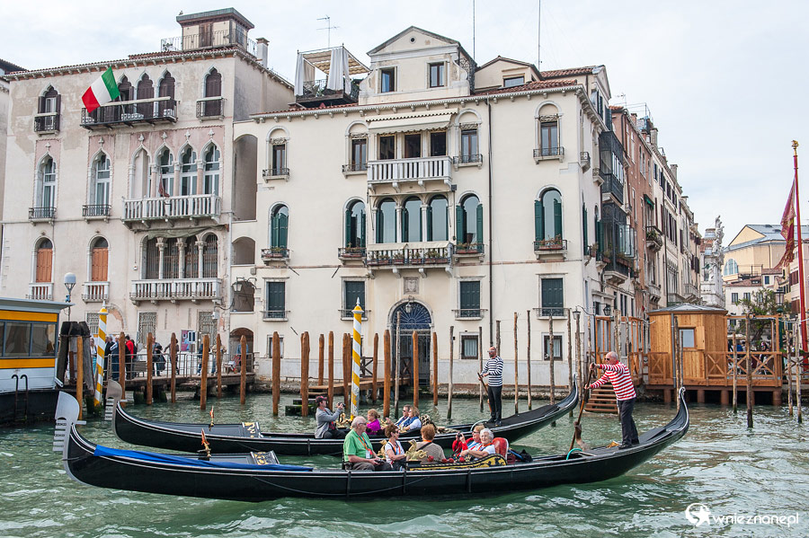 Wenecja. Gondole na Canal Grande. - foto: wnieznane.pl