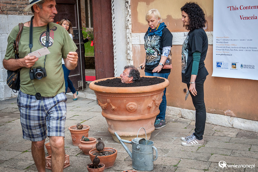 Wenecja. Ekspozycja przed Basilica dei Frari. - foto: wnieznane.pl