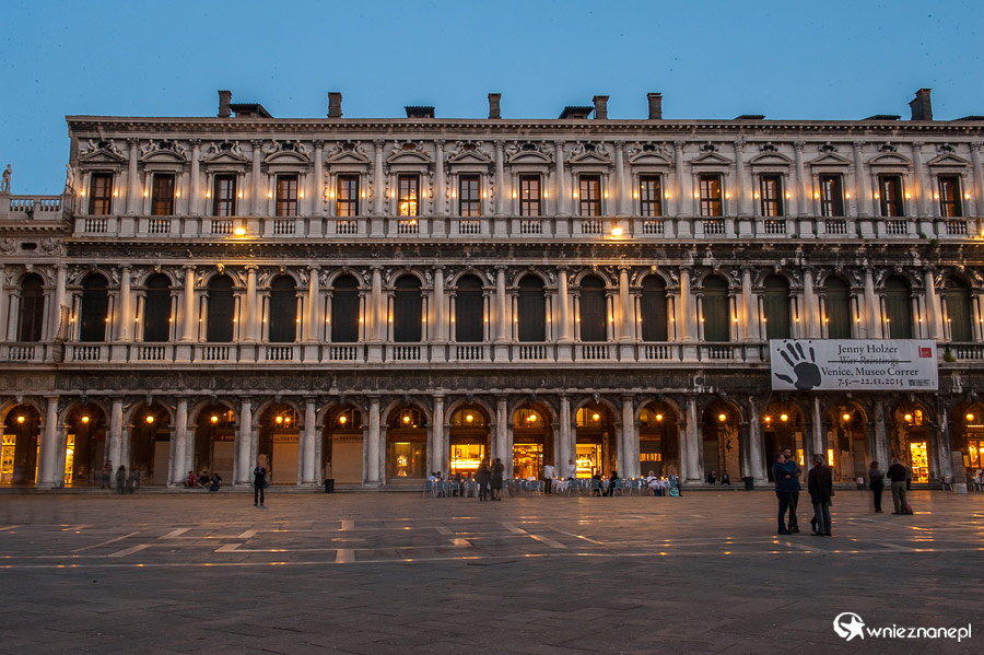 Wenecja. Piazza San Marco po zachodzie słońca. - foto: wnieznane.pl