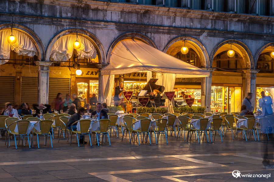 Wenecja. Kolacja na Piazza San Marco. - foto: wnieznane.pl