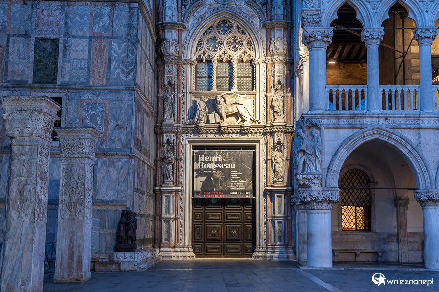 Wenecja. Wenecki lew przy Palazzo Ducale. - foto: wnieznane.pl