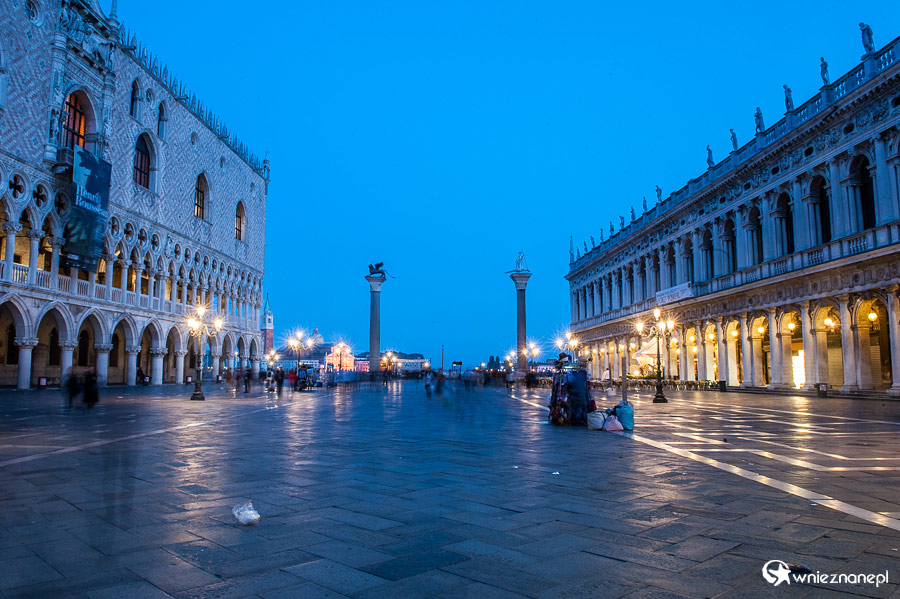 Wenecja. Piazzetta San Marco o zachodzie słońca. - foto: wnieznane.pl