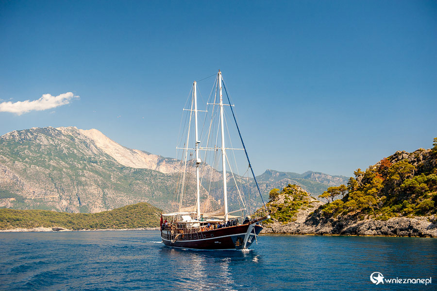 Rejs statkiem w okolicy Oludeniz. - foto: wnieznane.pl