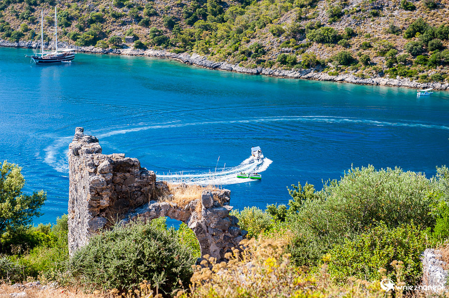 Ruiny na Gemiler Island. - foto: wnieznane.pl