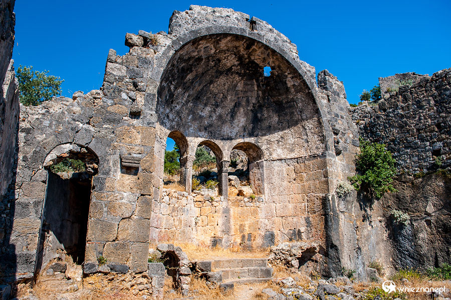 Ruiny kościoła św. Mikołaja na Gemiler Island. - foto: wnieznane.pl