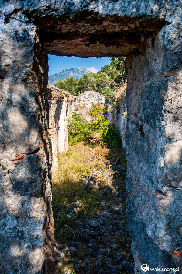 Ruiny na Gemiler Island. - foto: wnieznane.pl