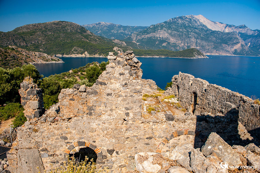 Ruiny na Gemiler Island. - foto: wnieznane.pl
