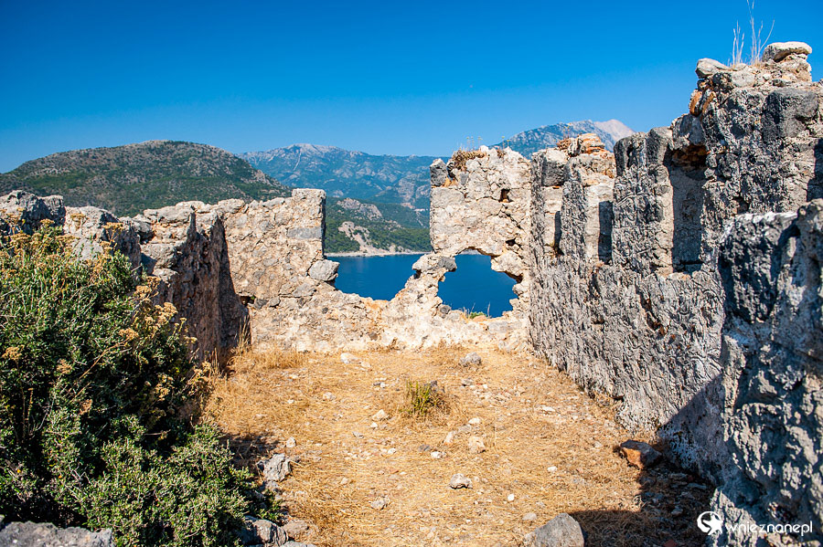 Ruiny na Gemiler Island. - foto: wnieznane.pl