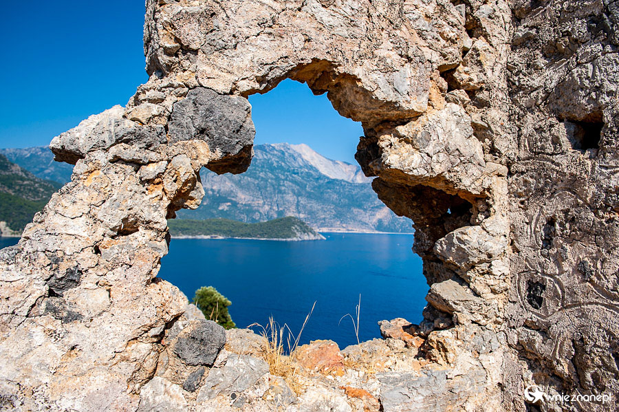 Ruiny na Gemiler Island. - foto: wnieznane.pl