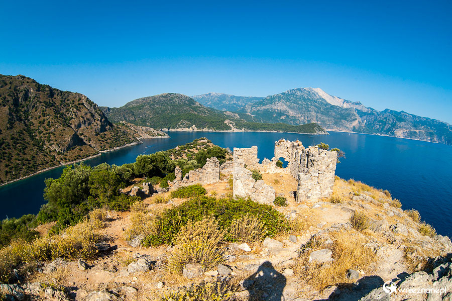 Ruiny na Gemiler Island. - foto: wnieznane.pl