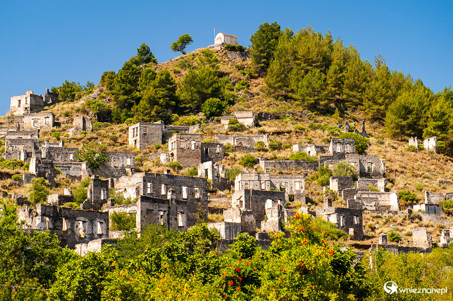 Ruiny opuszczonej miejscowości Kayakoy. - foto: wnieznane.pl