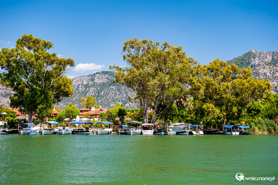 Rejs po rzece Dalyan. - foto: wnieznane.pl