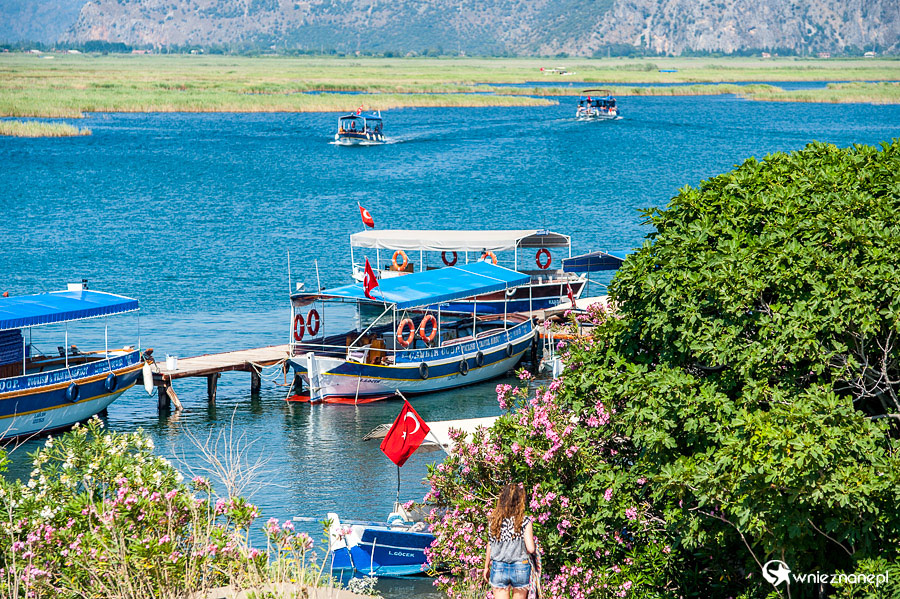 Rejs rzeką Dalyan. - foto: wnieznane.pl