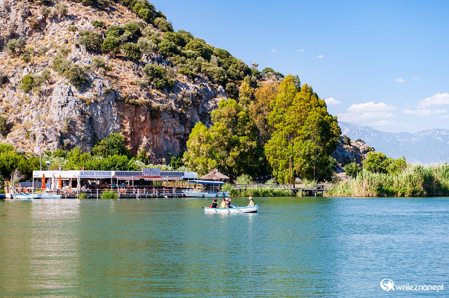 Rejs po rzece Dalyan. - foto: wnieznane.pl