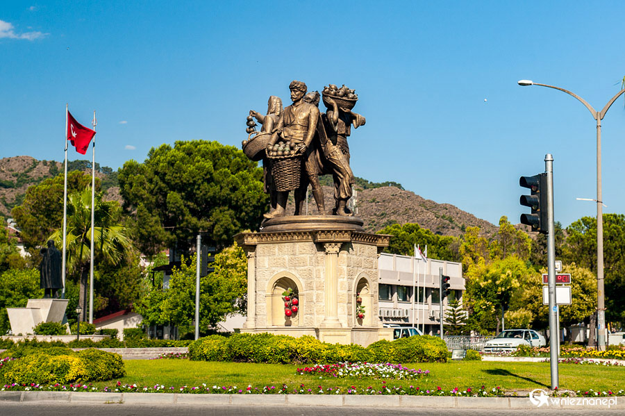 Pomnik w Fethiye. - foto: wnieznane.pl