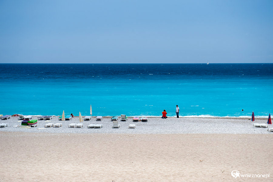 Oludeniz. Żwirkowo-kamienista plaża publiczna. - foto: wnieznane.pl