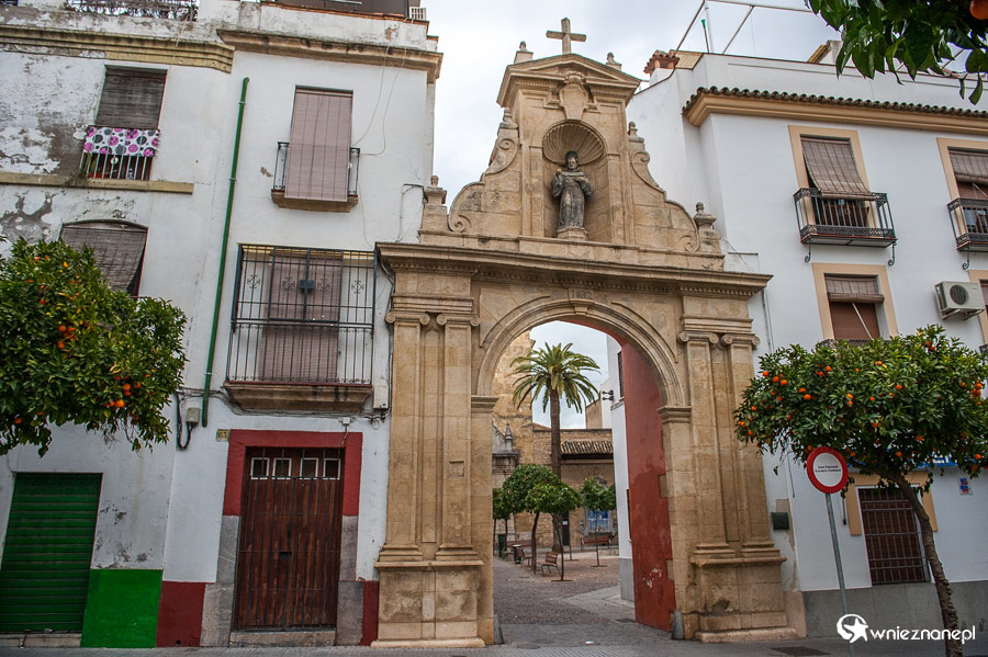Kordoba. Przy Kościele San Francisco. - foto: wnieznane.pl