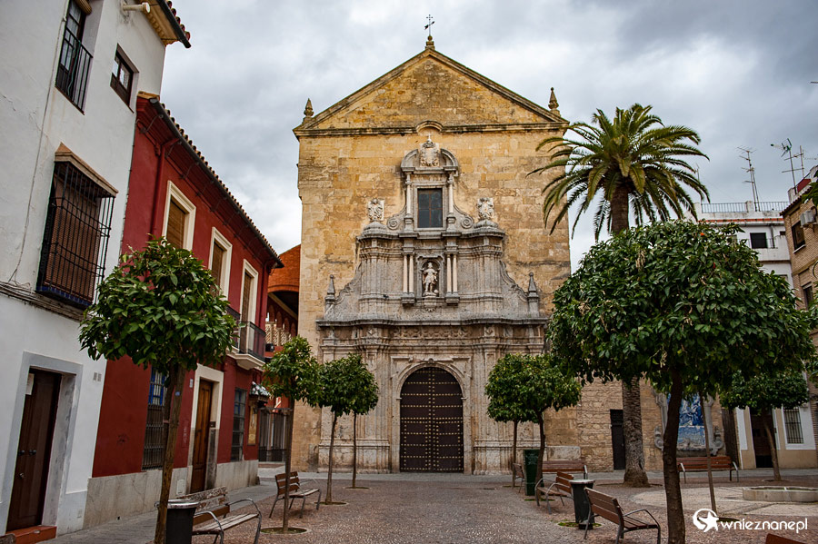 Kordoba. Na placu przed Kościołem de San Francisco. - foto: wnieznane.pl