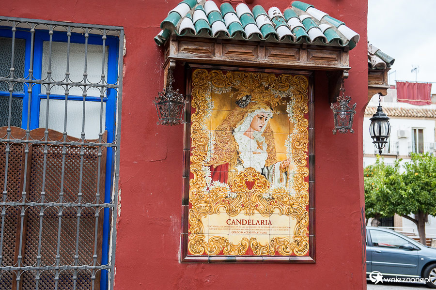 Kordoba. Mozaika religijna na ścianie budynku. - foto: wnieznane.pl