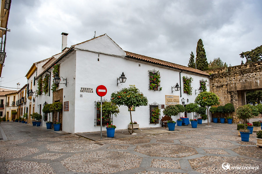 Kordoba. Puerta de Sevilla. - foto: wnieznane.pl