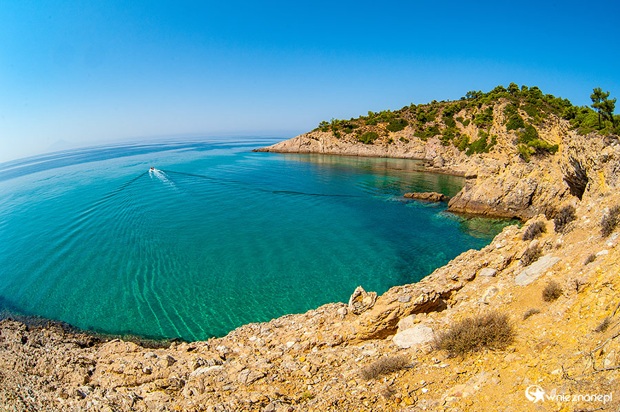 Thassos. Wybrzeże niedaleo plaży Trypiti. - foto: wnieznane.pl Thassos. Wybrzeże niedaleo plaży Trypiti. - foto: wnieznane.pl