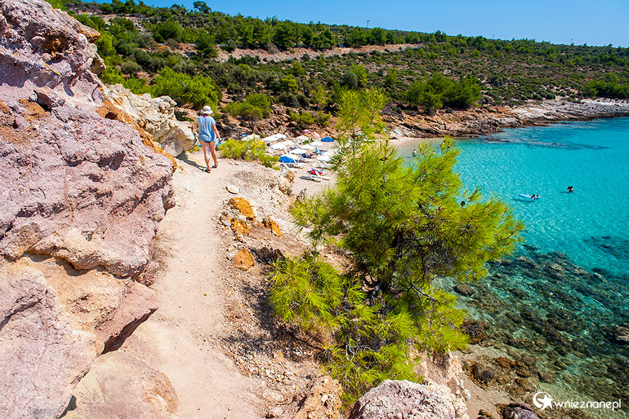 Thassos. Niewielka piaszczysta plaża Notos niedaleko miejscowości Potos. - foto: wnieznane.pl Thassos. Niewielka piaszczysta plaża Notos niedaleko miejscowości Potos. - foto: wnieznane.pl