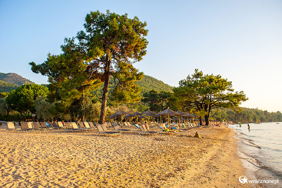 Thassos. Plaża Pachis w zachodniej części wyspy. - foto: wnieznane.pl