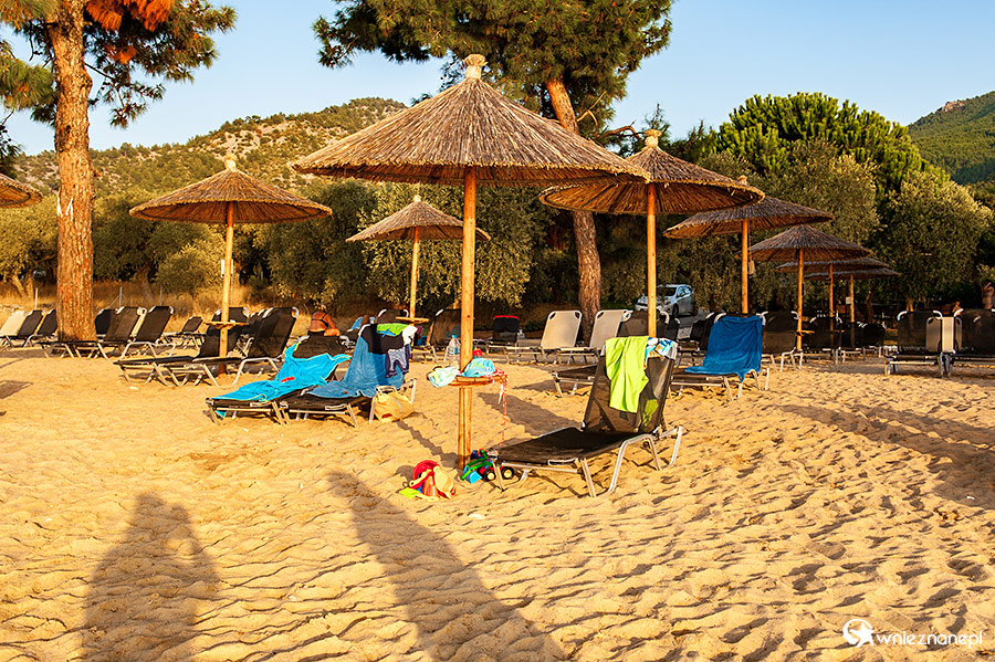 Thassos. Plaża Pachis w zachodniej części wyspy. - foto: wnieznane.pl Thassos. Plaża Pachis w zachodniej części wyspy. - foto: wnieznane.pl