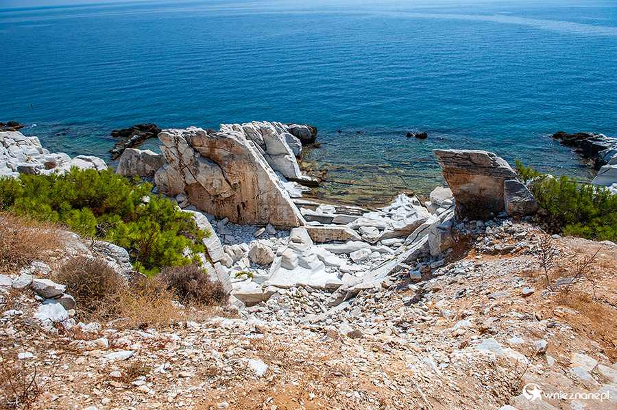 Thassos. Dawna kopalnia marmuru i starożytne ruiny w Aliki. - foto: wnieznane.pl Thassos. Dawna kopalnia marmuru i starożytne ruiny w Aliki. - foto: wnieznane.pl