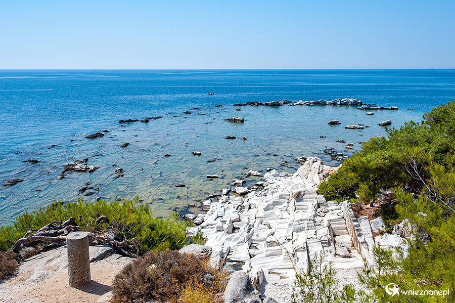 Thassos. Dawna kopalnia marmuru i starożytne ruiny w Aliki. - foto: wnieznane.pl Thassos. Dawna kopalnia marmuru i starożytne ruiny w Aliki. - foto: wnieznane.pl