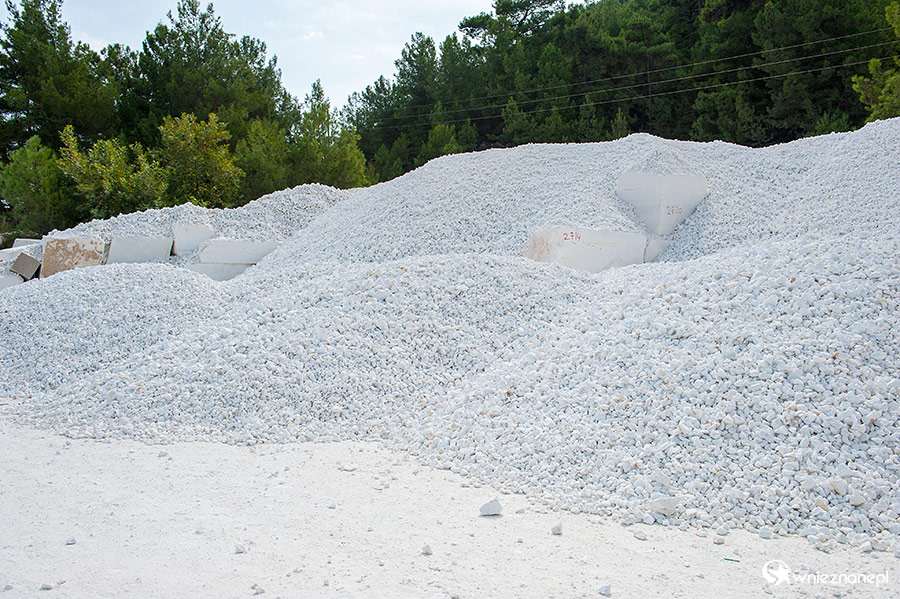 Thassos. Kopalnia marmuru niedaleko plaży Porto Vathi. - foto: wnieznane.pl