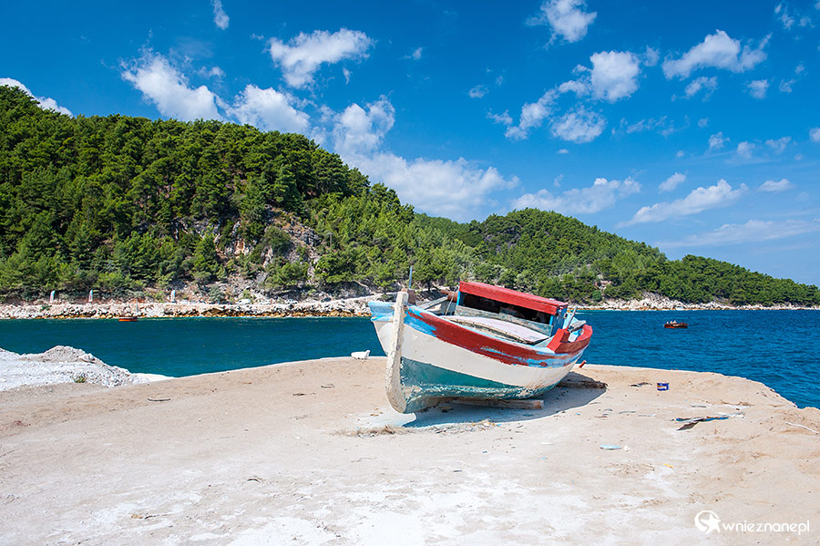 Thassos. Przy plaży Porto Vathi. - foto: wnieznane.pl Thassos. Przy plaży Porto Vathi. - foto: wnieznane.pl