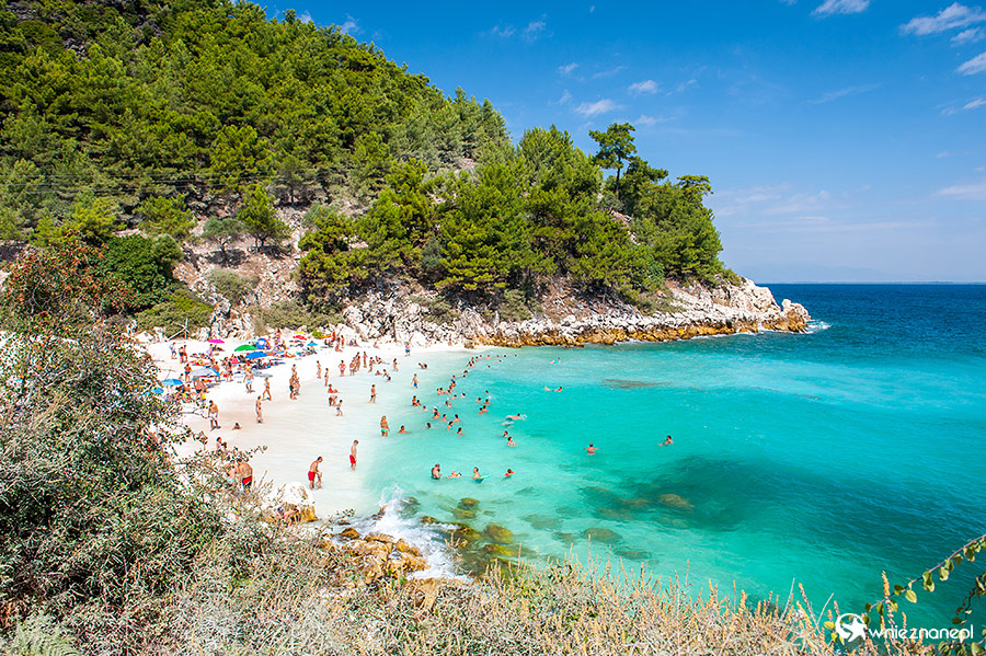 Thassos. Jedna z najpiękniejszych plaż na wyspie - Saliara (Marble Beach) z drobinkami białego marmuru zamiast piasku. - foto: wnieznane.pl Thassos. Jedna z najpiękniejszych plaż na wyspie - Saliara (Marble Beach) z drobinkami białego marmuru zamiast piasku. - foto: wnieznane.pl
