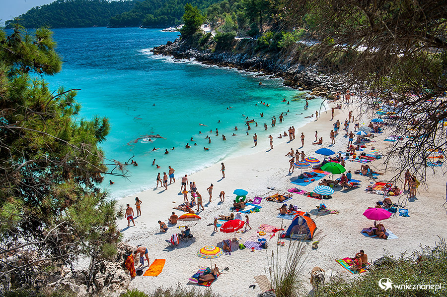 Thassos. Jedna z najpiękniejszych plaż na wyspie - Saliara (Marble Beach) z drobinkami białego marmuru zamiast piasku. - foto: wnieznane.pl Thassos. Jedna z najpiękniejszych plaż na wyspie - Saliara (Marble Beach) z drobinkami białego marmuru zamiast piasku. - foto: wnieznane.pl