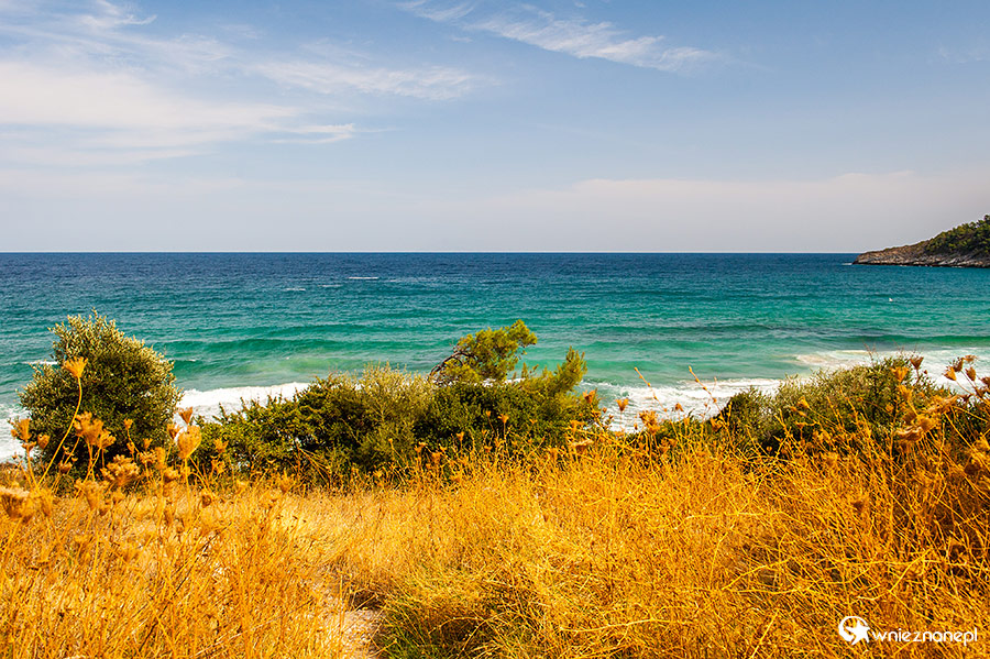 Thassos. Wzburzone morze przy Paradise Beach. - foto: wnieznane.pl