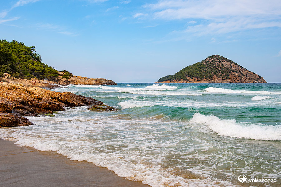 Thassos. Wzburzone morze przy Paradise Beach. - foto: wnieznane.pl Thassos. Wzburzone morze przy Paradise Beach. - foto: wnieznane.pl
